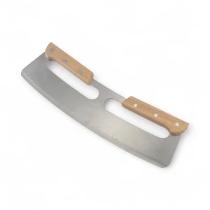 Cortador de pizza curvado em aço inoxidável com cabos duplos de madeira