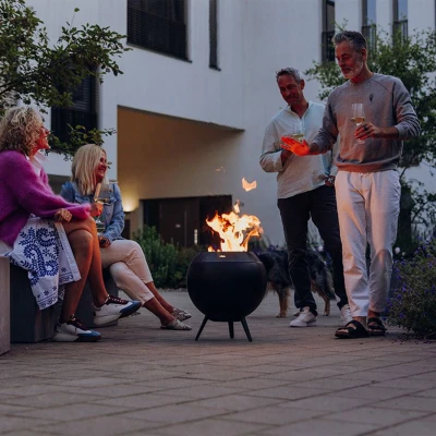 Cesto de fogo Höfats MOON 45 todo preto com suporte baixo de ferro fundido