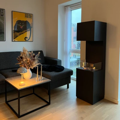 Lareira a bioetanol independente aberta em três lados Lareira a bioetanol independente aberta em três lados, tornando as chamas mais visíveis