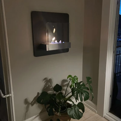 Lareira a  Bioetanol de Parede com Vidro em Preto Eleganete Lareira a  Bioetanol de Parede com Vidro em Preto