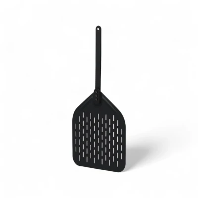 Pá de pizza de alumínio anodizado preto com superfície perfurada de 33 cm e cabo removível