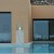 A lareira bioetanol Planika Porto Daze e Laurent com acabamento em mármore Dekton.